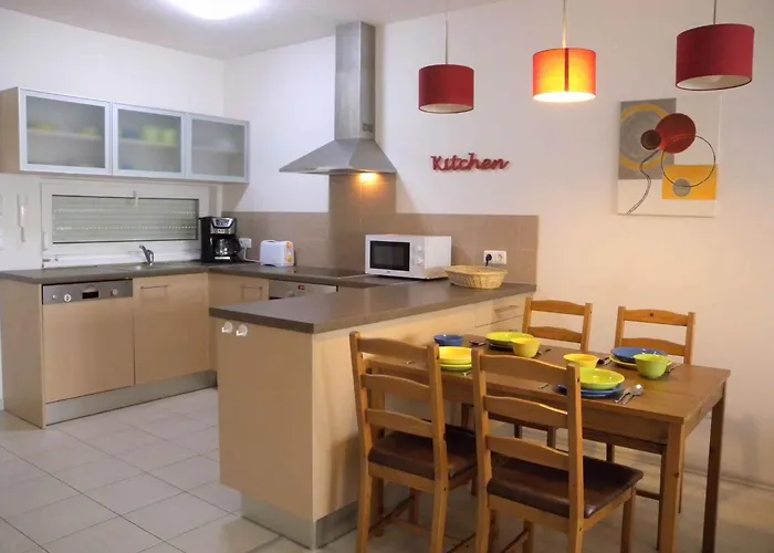 In - Balaton 19738 Daire